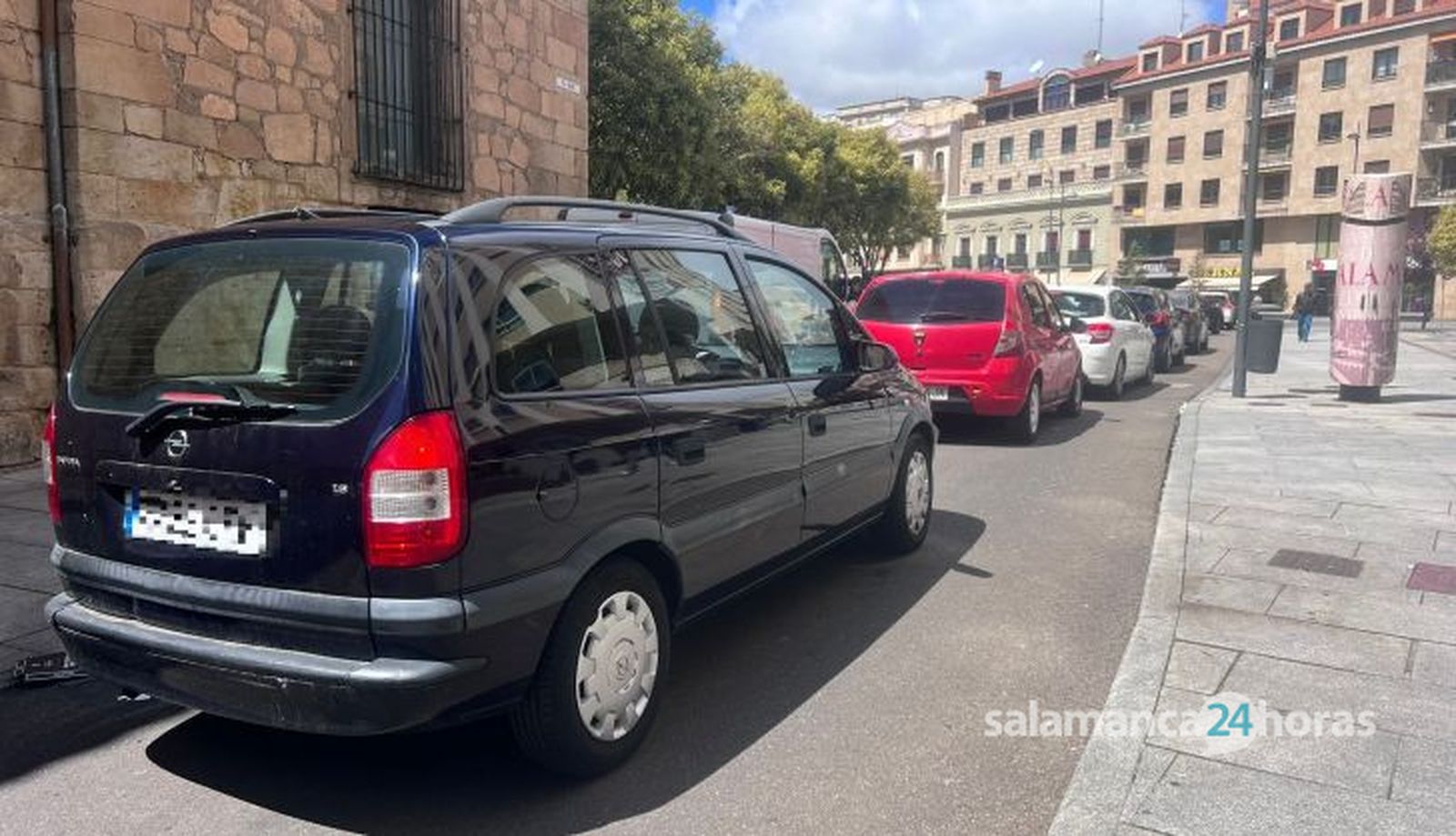 Largas colas en los aparcamientos de Salamanca capital por el puente del 1 de mayo. Fotos S24H 