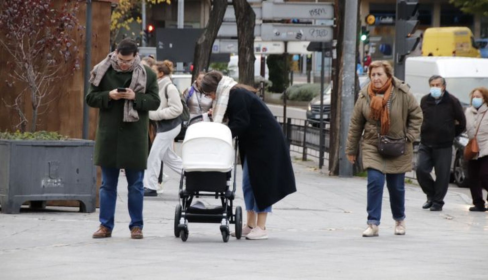 Gente paseando por Salamanca