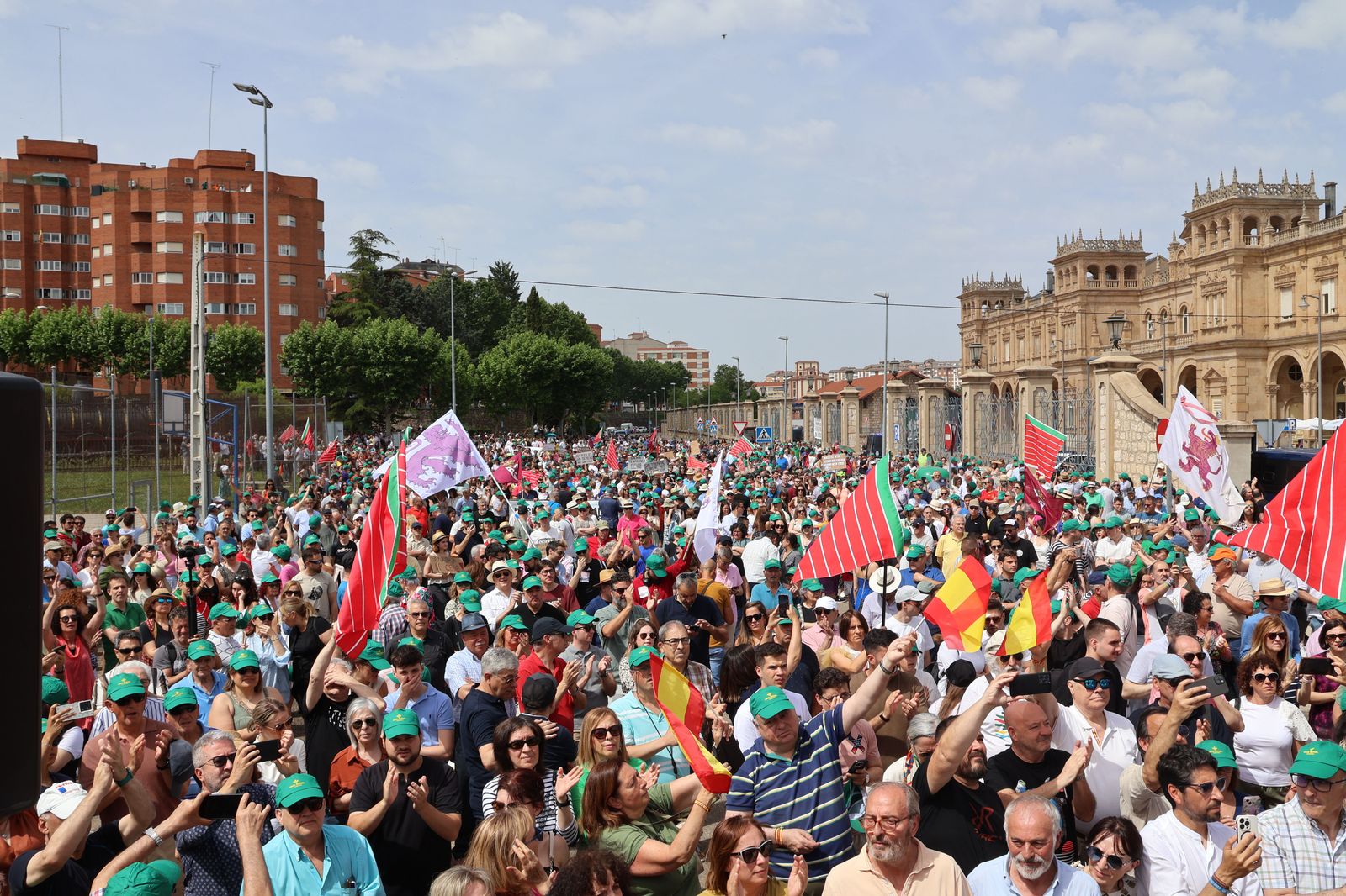 manifestacion-contra-la-perida-de-servicios-de-ave-66