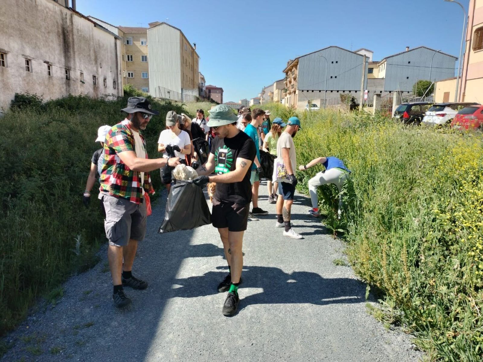 Guijuelo acoge una ruta plogging con 30 jóvenes del programa Erasmus+