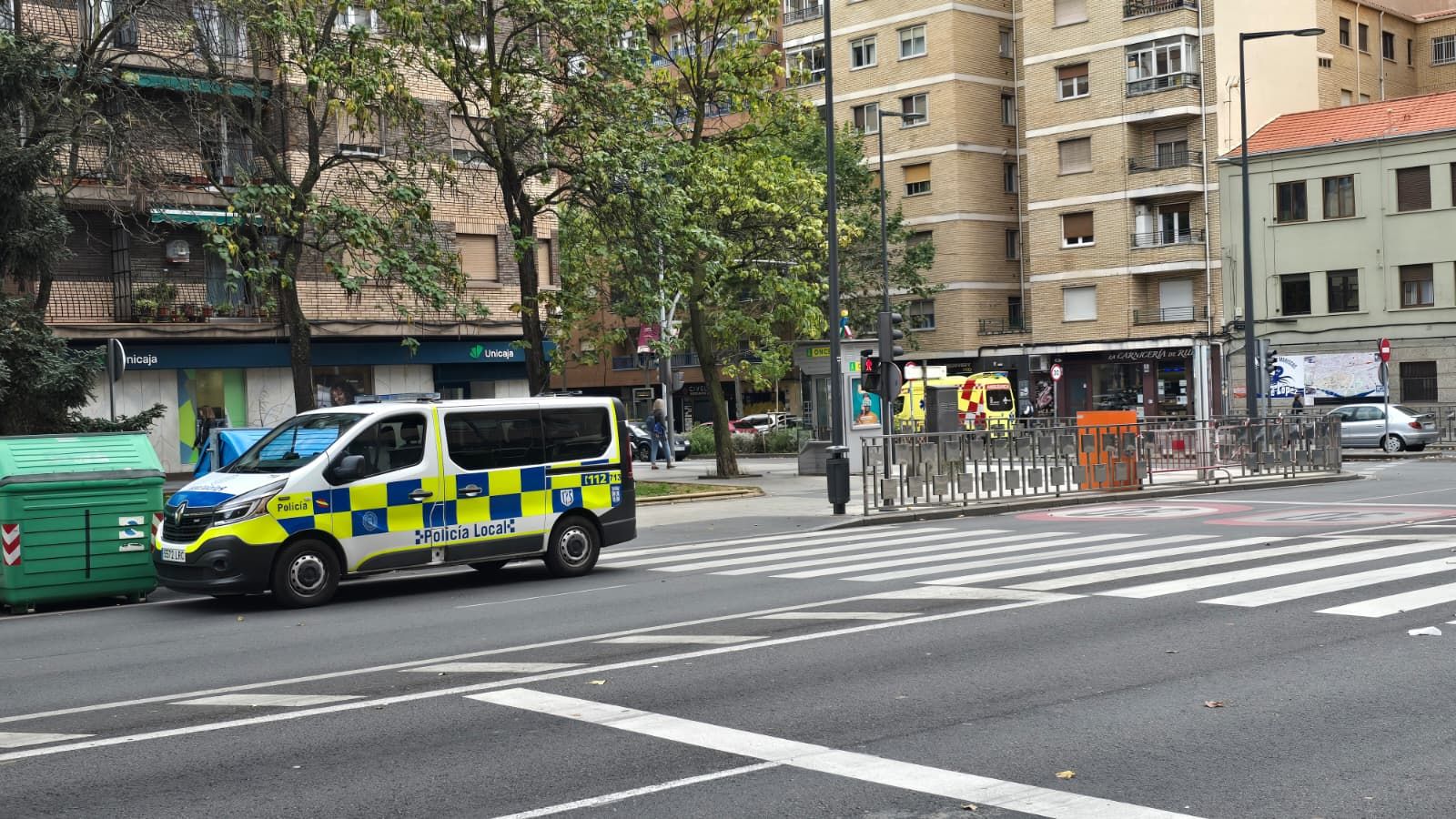 Un varón herido al ser golpeado por una furgoneta en la glorieta de Doña Urraca