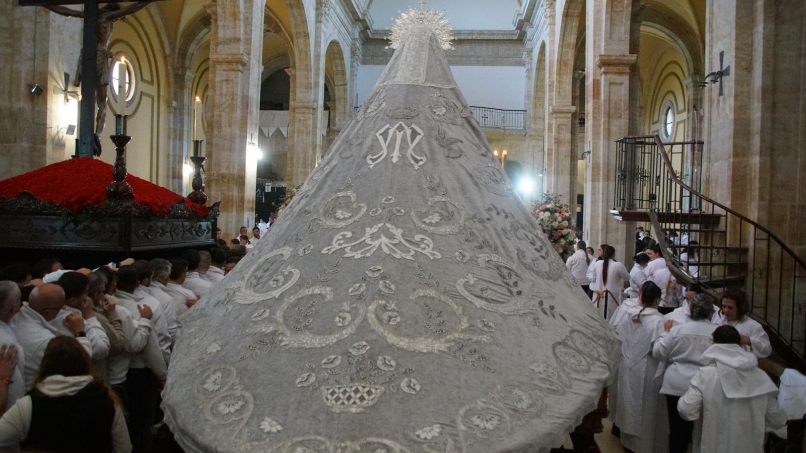 María Nuestra Madre y el Cristo del Amor y de la Paz en la procesión de la Semana Santa 2026 en Salamanca