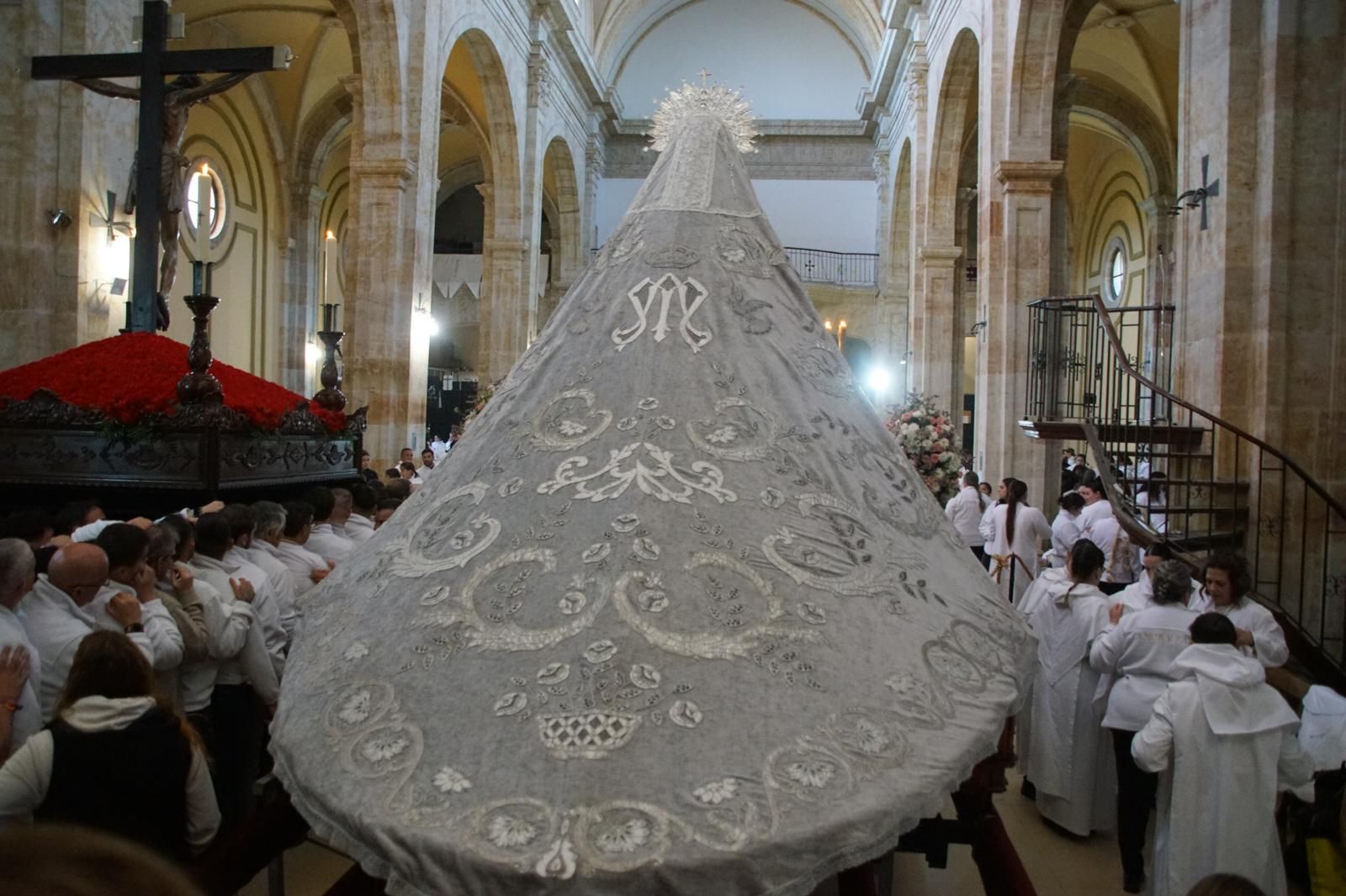 María Nuestra Madre y el Cristo del Amor y de la Paz en la procesión de la Semana Santa 2026 en Salamanca