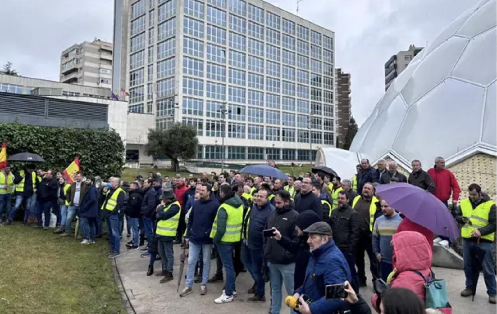 Unos 150 agricultores se concentran ante la Delegación del Gobierno en Castilla y León - EUROPA PRESS