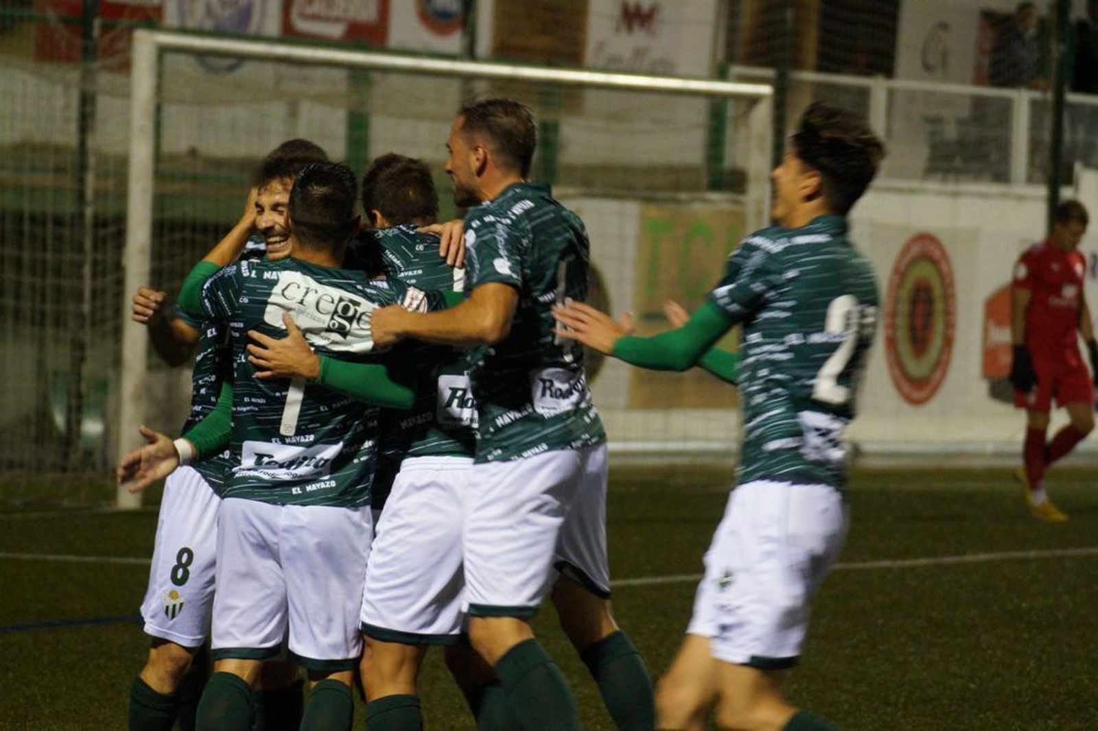 Los jugadores del Guijuelo celebran un gol / FOTO SALAMANCA24HORAS.COM