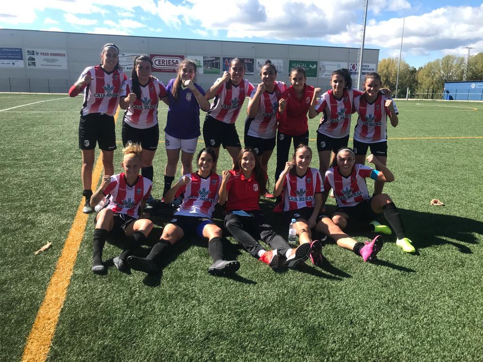 Las jugadoras del ZCF Amigos del Duero celebran el triunfo