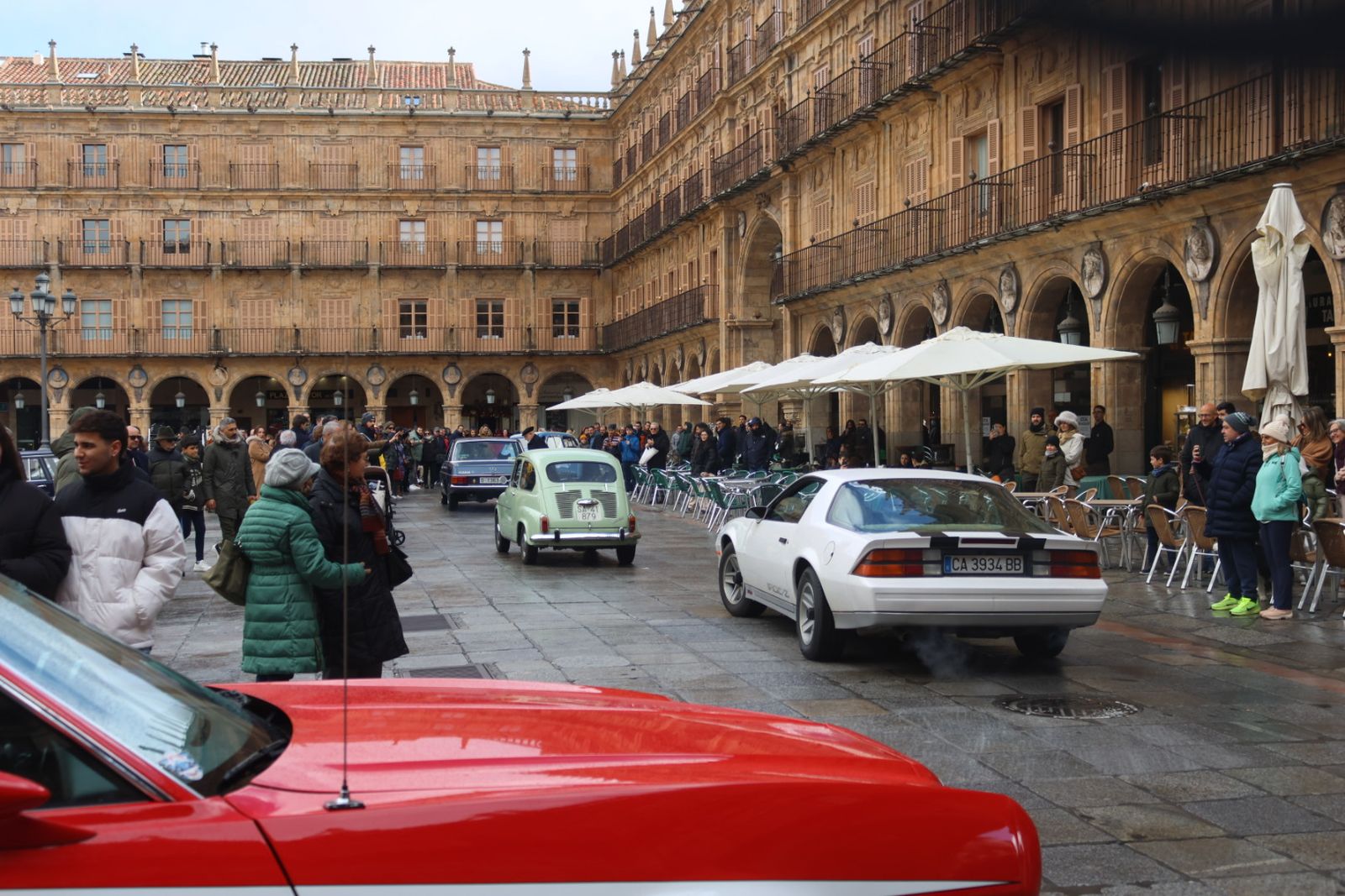 Exposición vehículos Día del Guardia Urbano en la Plaza Mayor de Salamanca