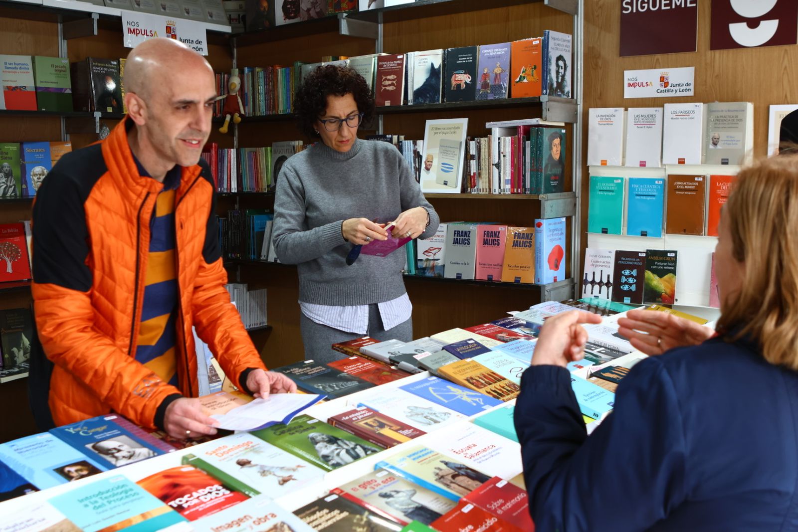 Feria municipal del libro en la Plaza Mayor de Salamanca