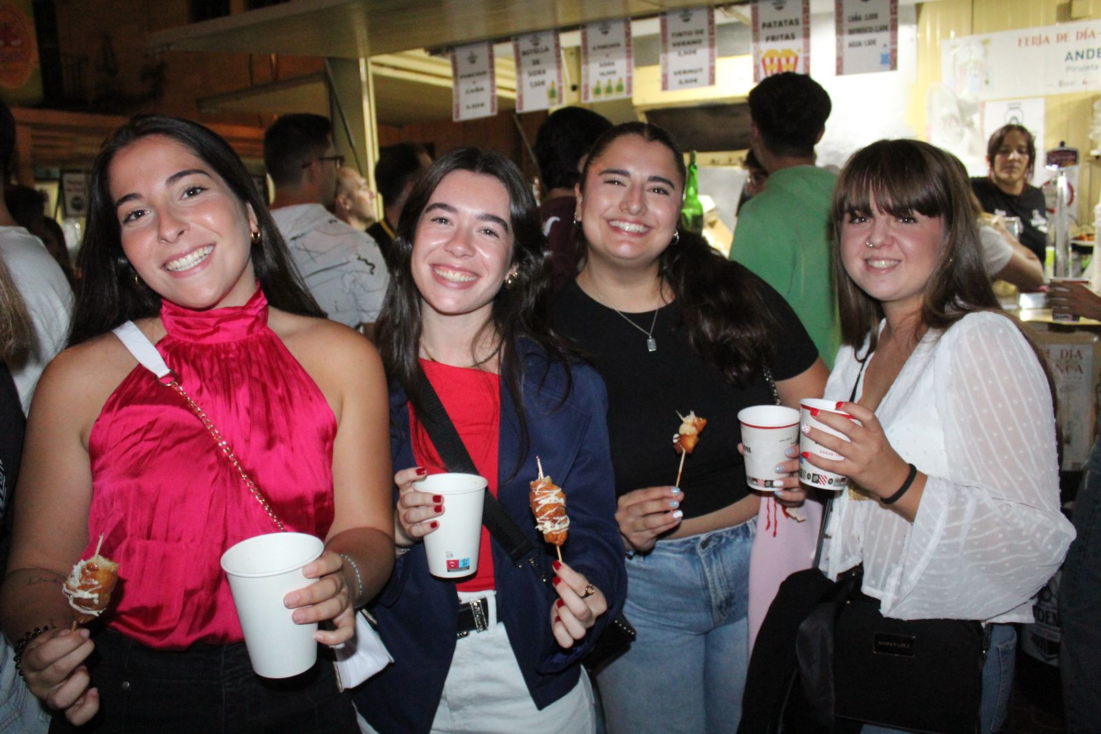 Ambiente en la Feria de Día en la tarde de este jueves