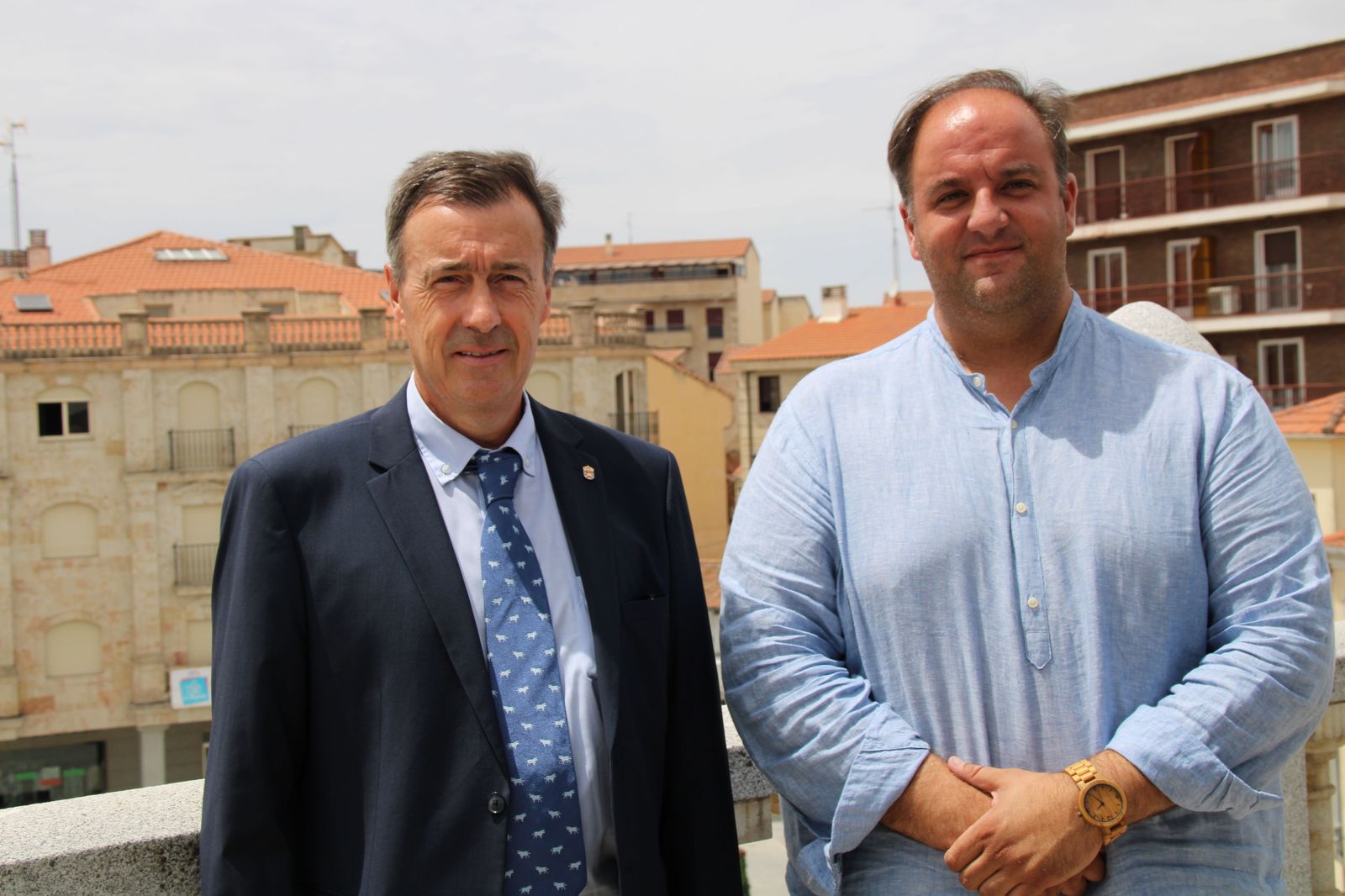 José María Blázquez Rodilla, pregonero de las fiestas de Guijuelo, junto al alcalde, Roberto Martín José María Blázquez Rodilla, pregonero de las fiestas de Guijuelo, junto al alcalde, Roberto Martín