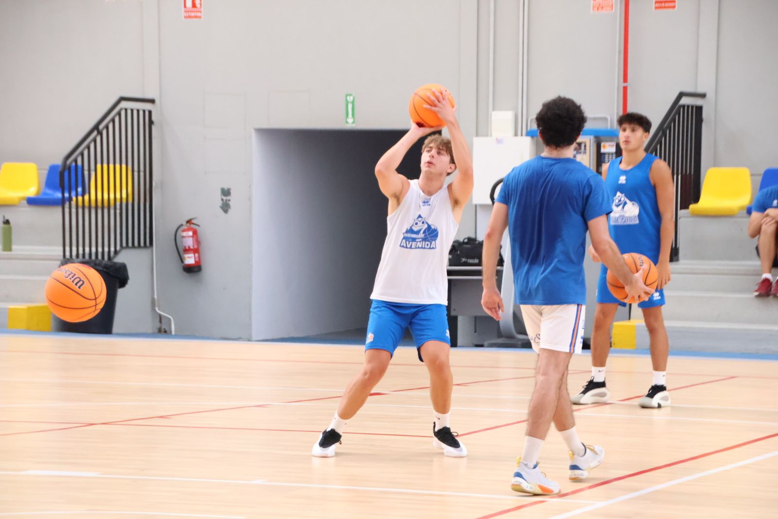 Primer entrenamiento de Perfumerías Avenida de Tercera FEB