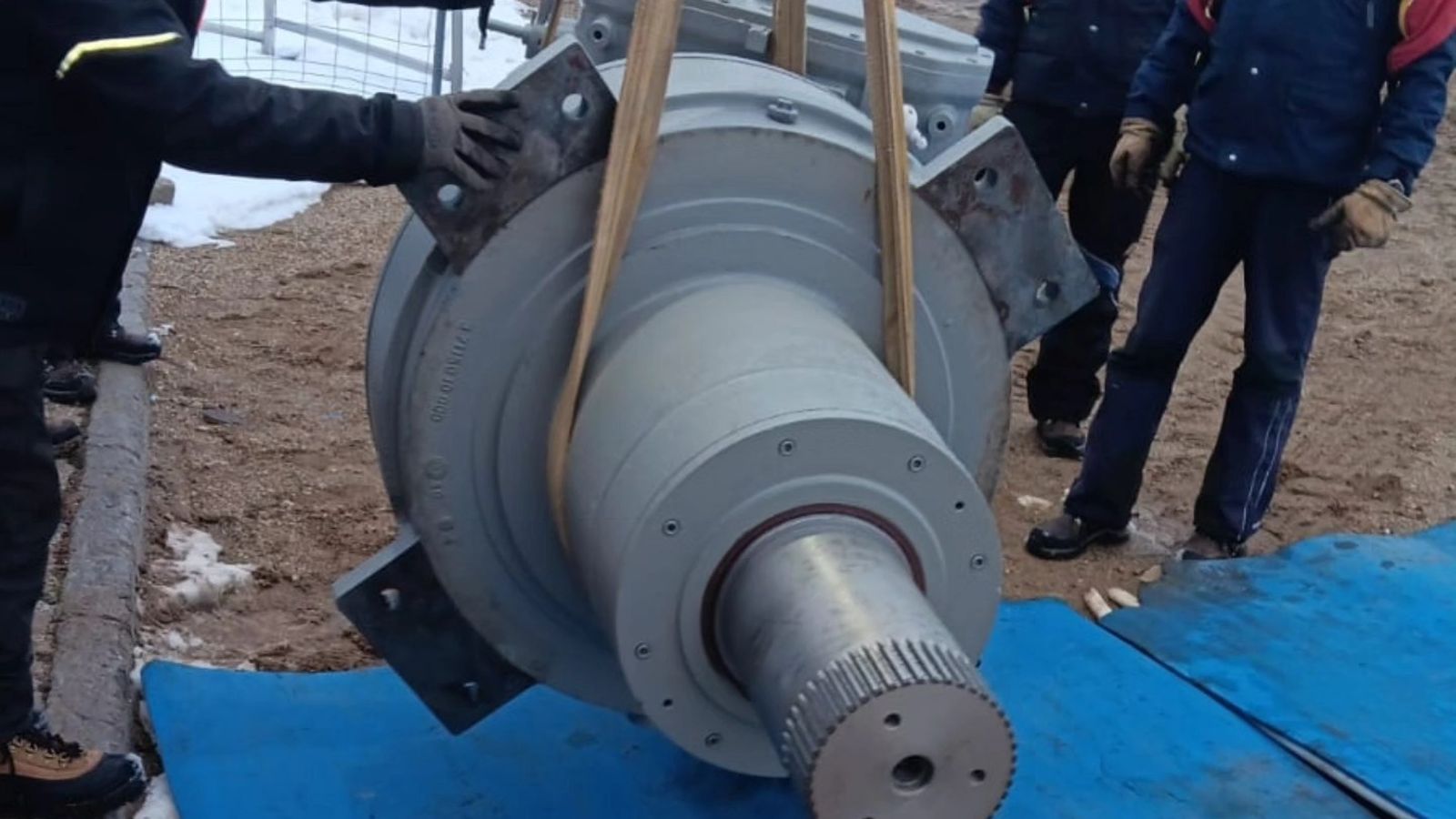 Pieza reparada del telesilla en La Covatilla