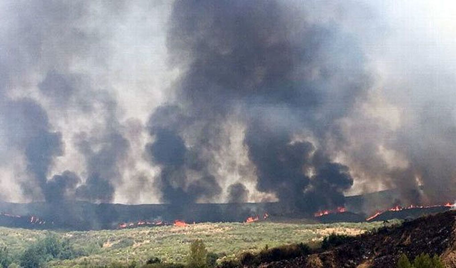 El incendio de La Cabrera parece estabilizado tras calcinar más de 8.000 hectáreas El incendio de La Cabrera parece estabilizado tras calcinar más de 8.000 hectáreas