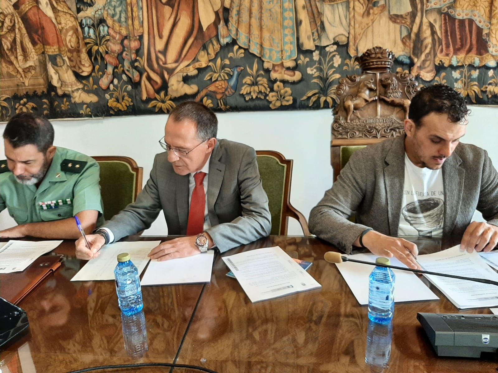 Imagen del subdelegado del Gobierno, Ángel Blanco en la Junta de Seguridad de Toro ante la fiesta de la vendimia