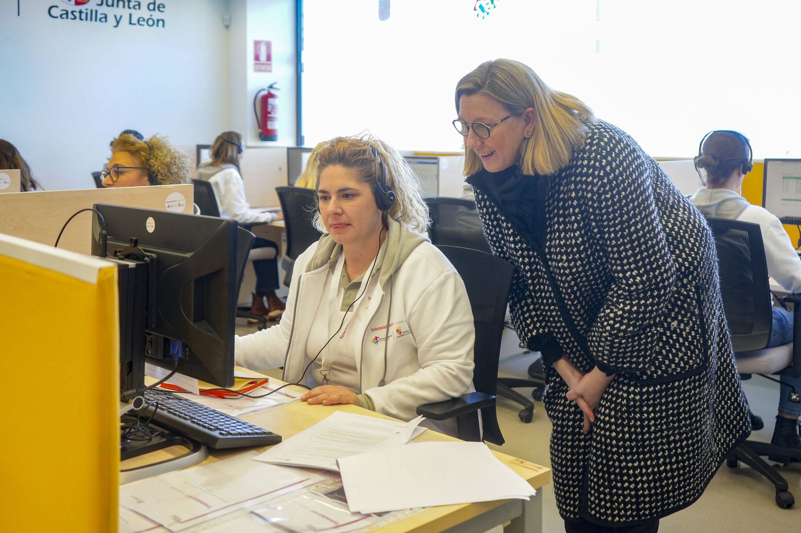 Visita a la sala de operaciones del servicio de teleasistencia