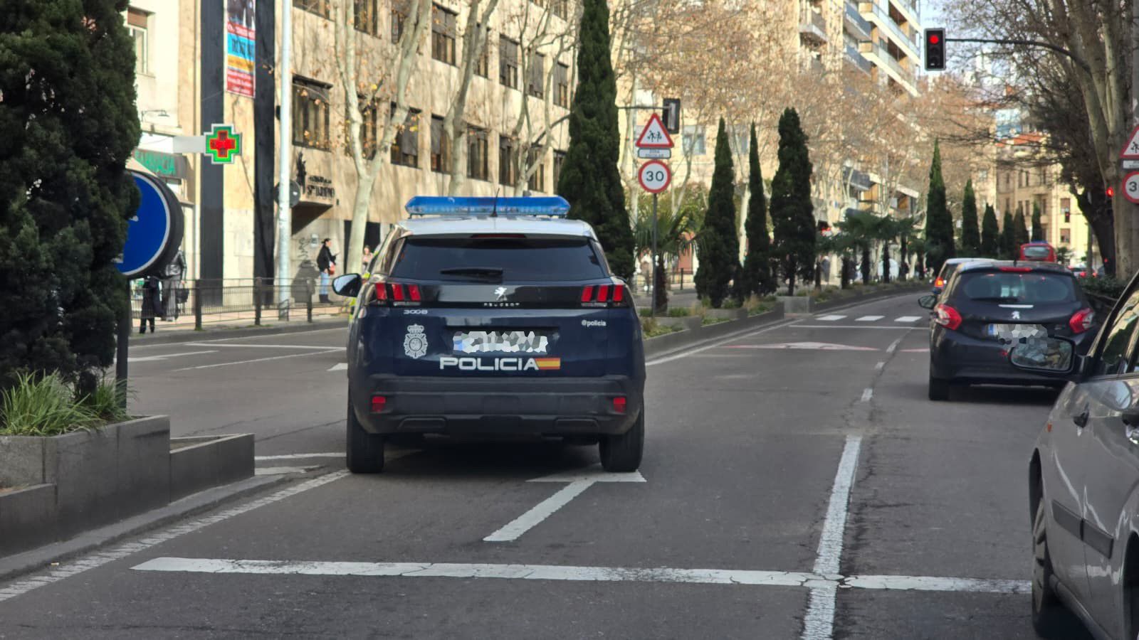 Policía Nacional y Local en el paseo de Carmelitas