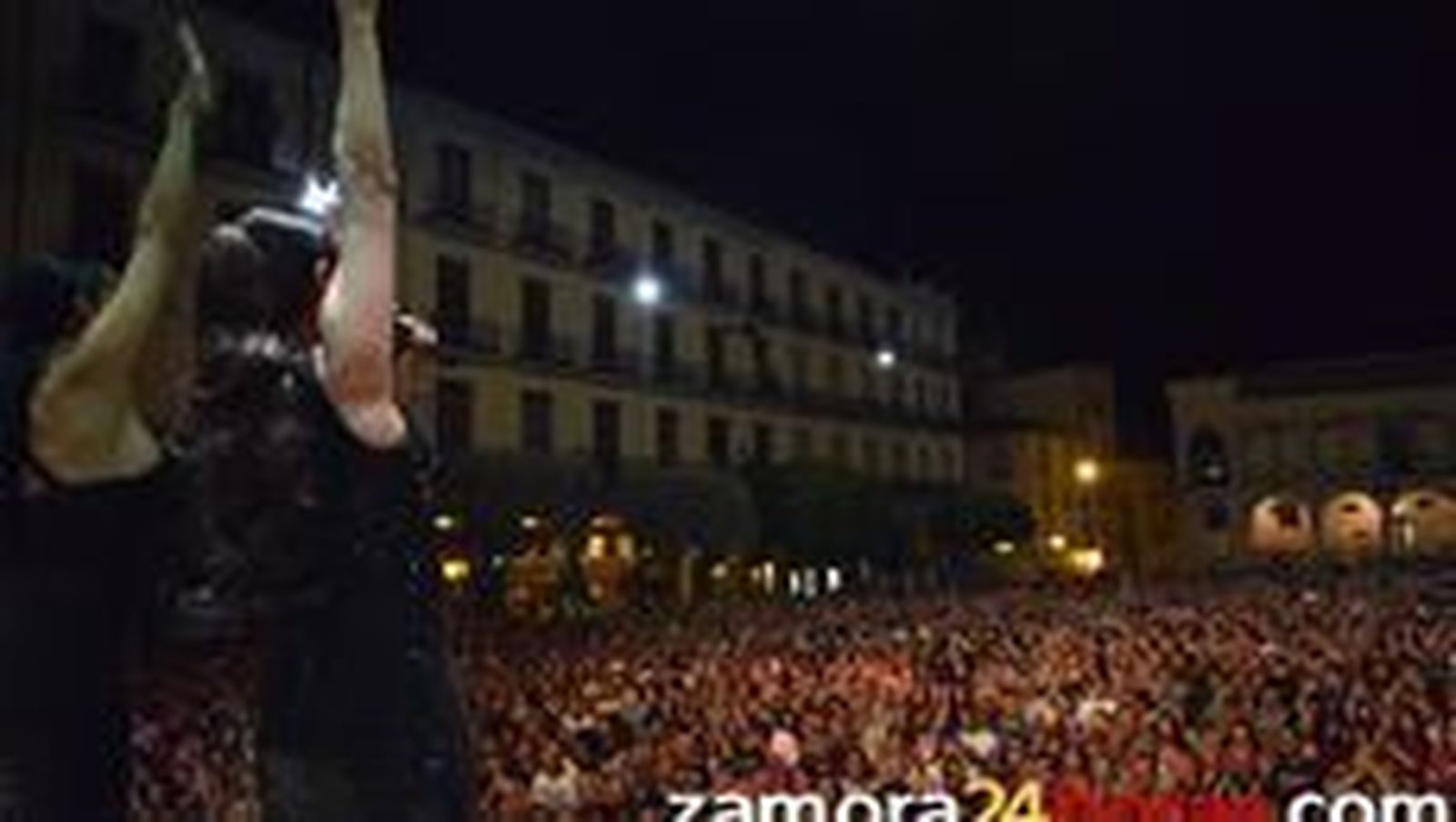 Las Azúcar Moreno recuerdan a miles de zamoranos que “solo se vive una vez”