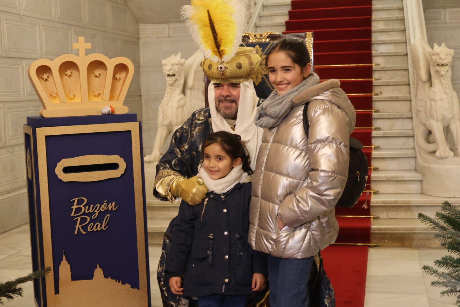 El Cartero Real sigue recogiendo las cartas con los deseos de los niños de Salamanca antes de la noche del 5 de enero