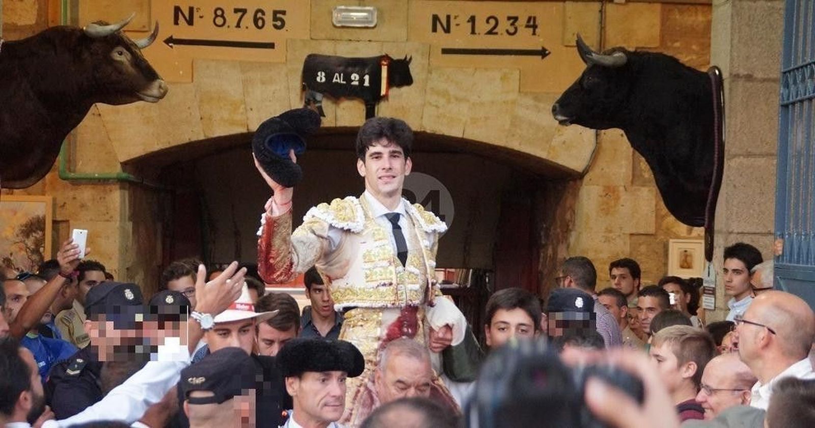 Cuatro orejas para Alberto López Simón en su encerrona en La Glorieta