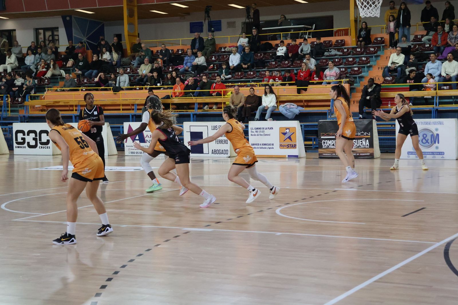 Partido entre CD Zamarat y Cajasol Baloncesto Sevilla