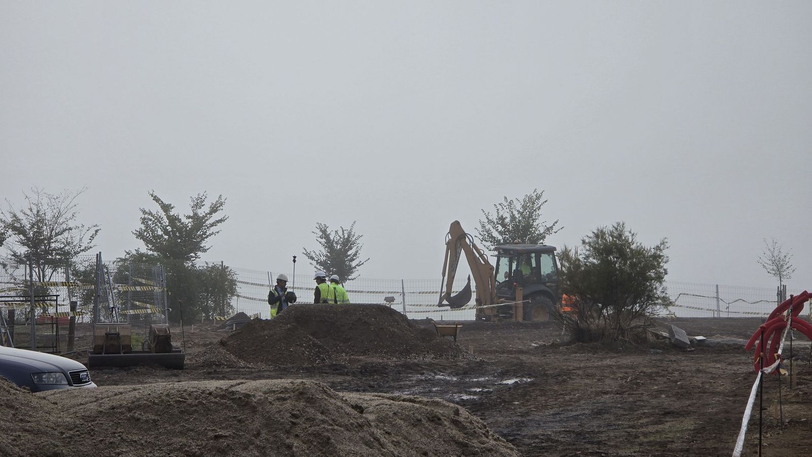 El alcalde de Salamanca, Carlos García Carbayo, informa de los hallazgos y las actuaciones que se están realizando en el Cerro de San Vicente