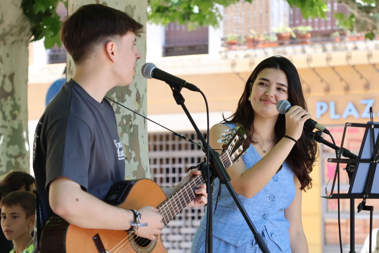 feria-de-vermu-en-plaza-de-viriato-23