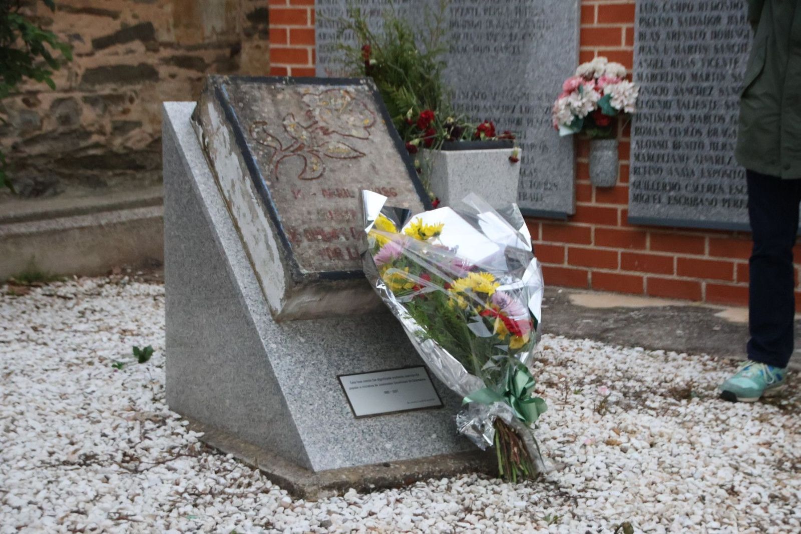 Acto de homenaje en recuerdo a los trabajadores represaliados por el franquismo con motivo de la celebración del 1º de Mayo organizado por las Juventudes Socialistas de Salamanca
