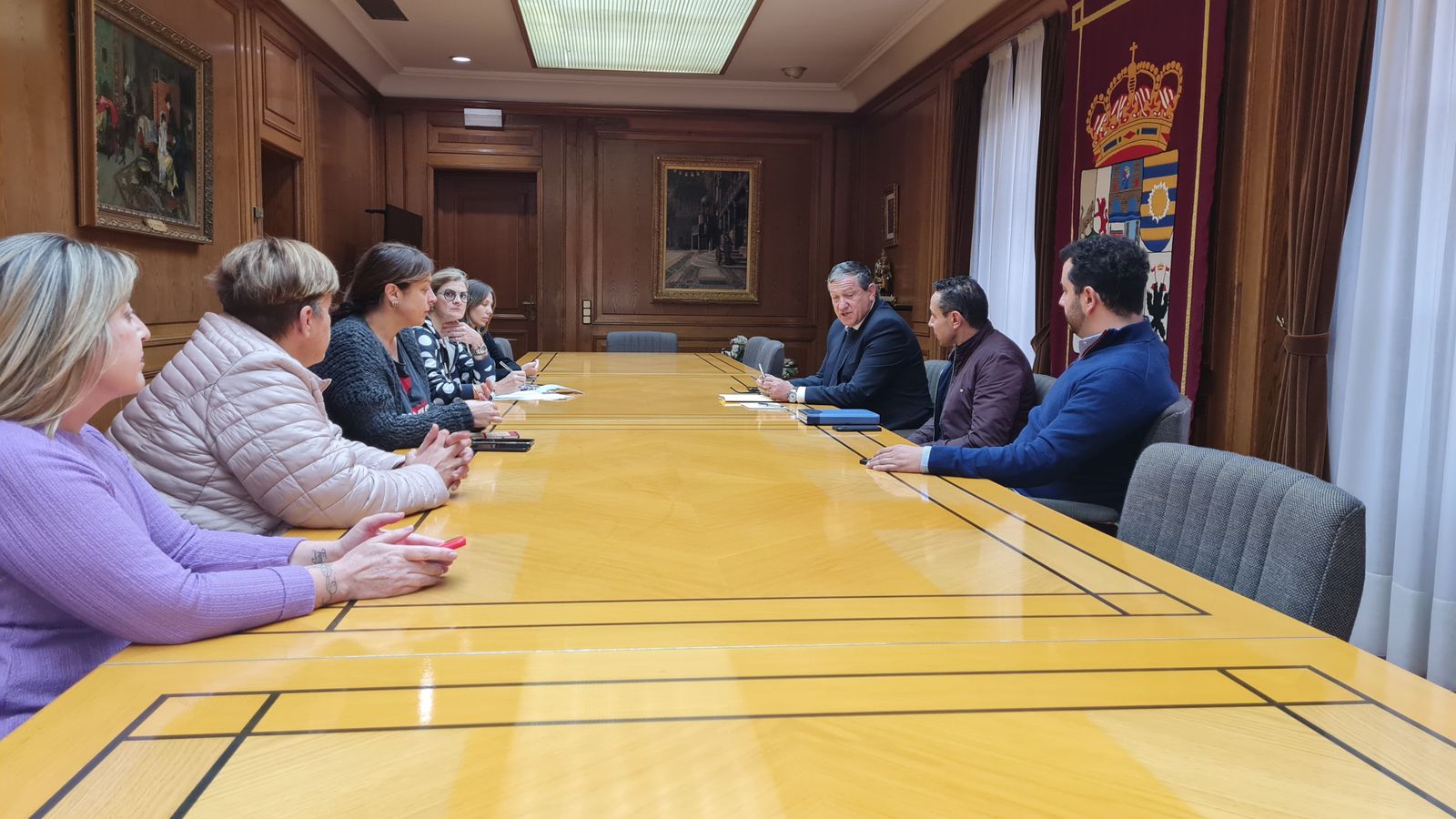 Reunión de Javier Faúndez con los representantes sindicales de los trabajadores que prestan el servicio de limpieza en los edificios administrativos de la Institución Provincial.