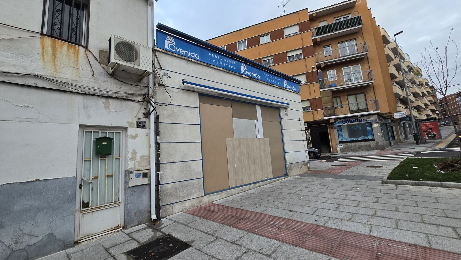 Alunizaje a una perfumería de la carretera de Ledesma Alunizaje a una perfumería de la carretera de Ledesma