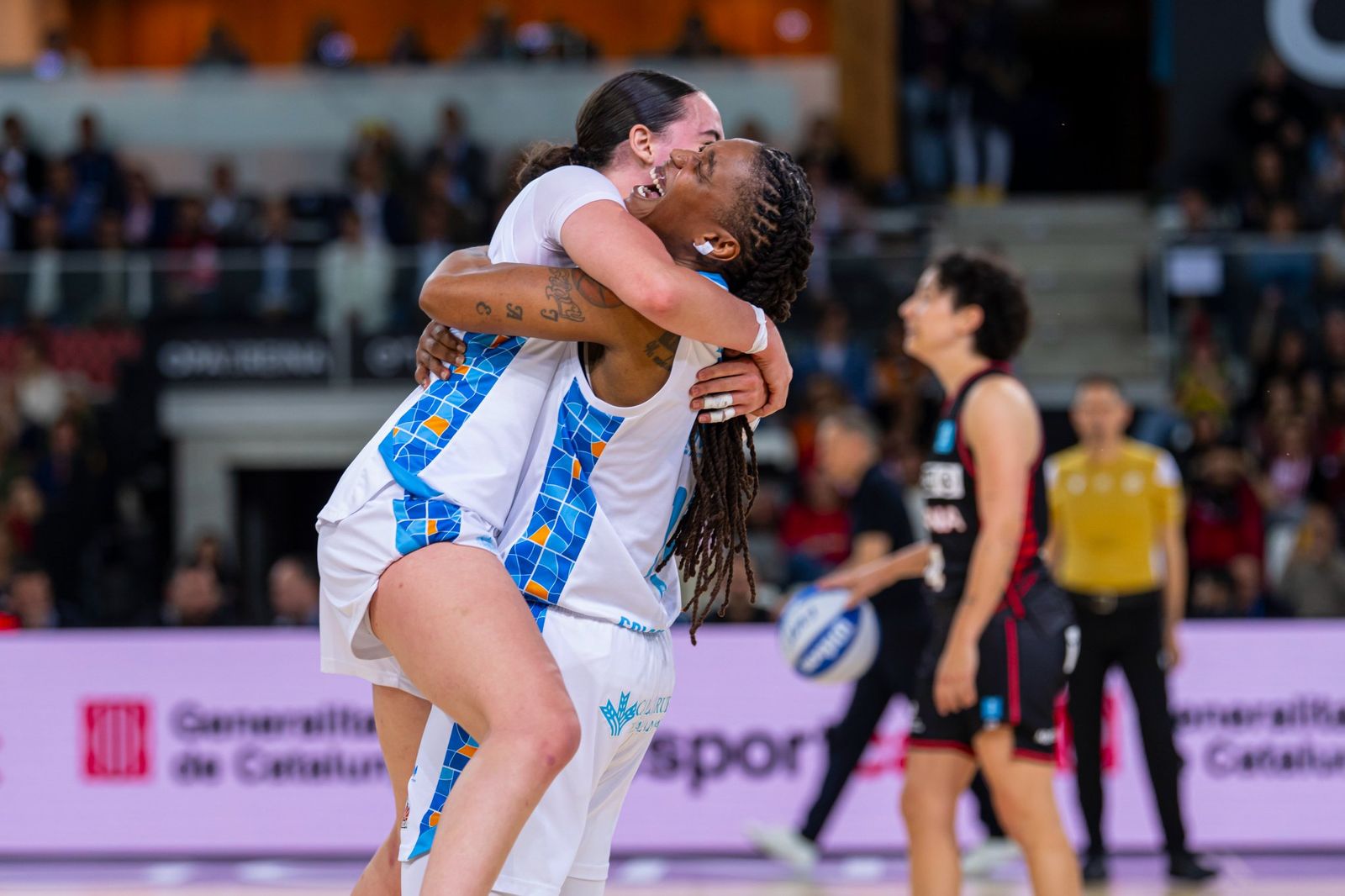 Iyana y Zellous festejan la victoria ante Girona
