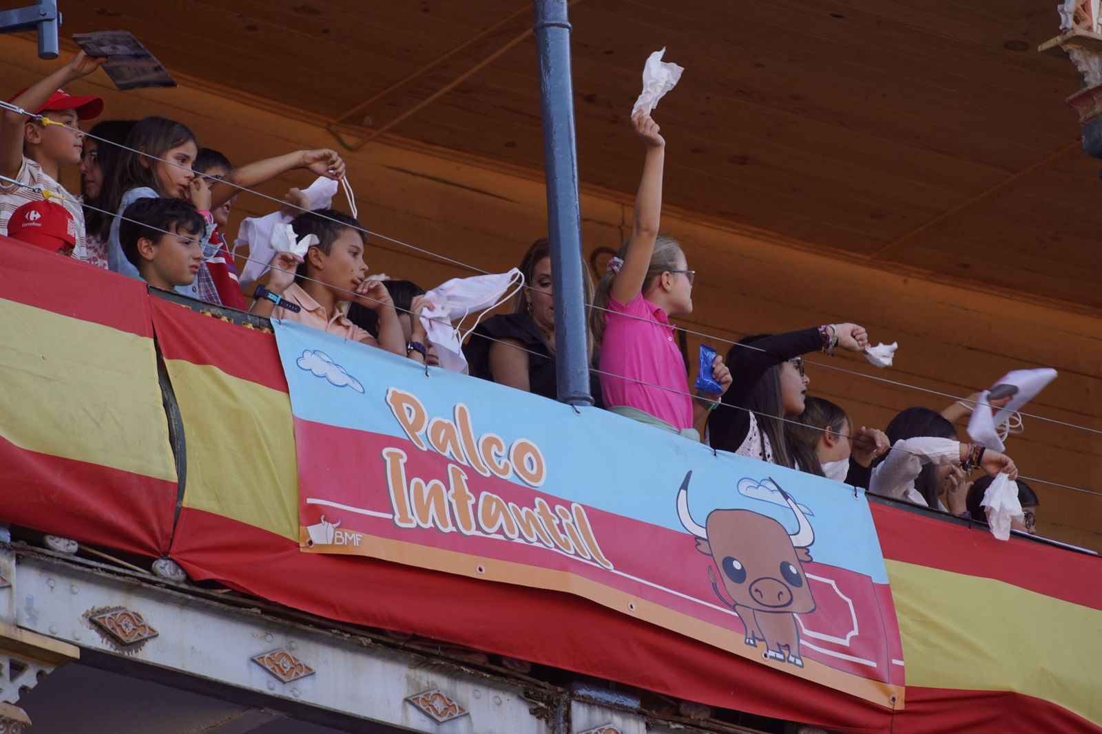 Así han vivido los salmantinos el primer festejo de la feria taurina 2025: imágenes del ambiente en los tendidos y en el patio de cuadrillas