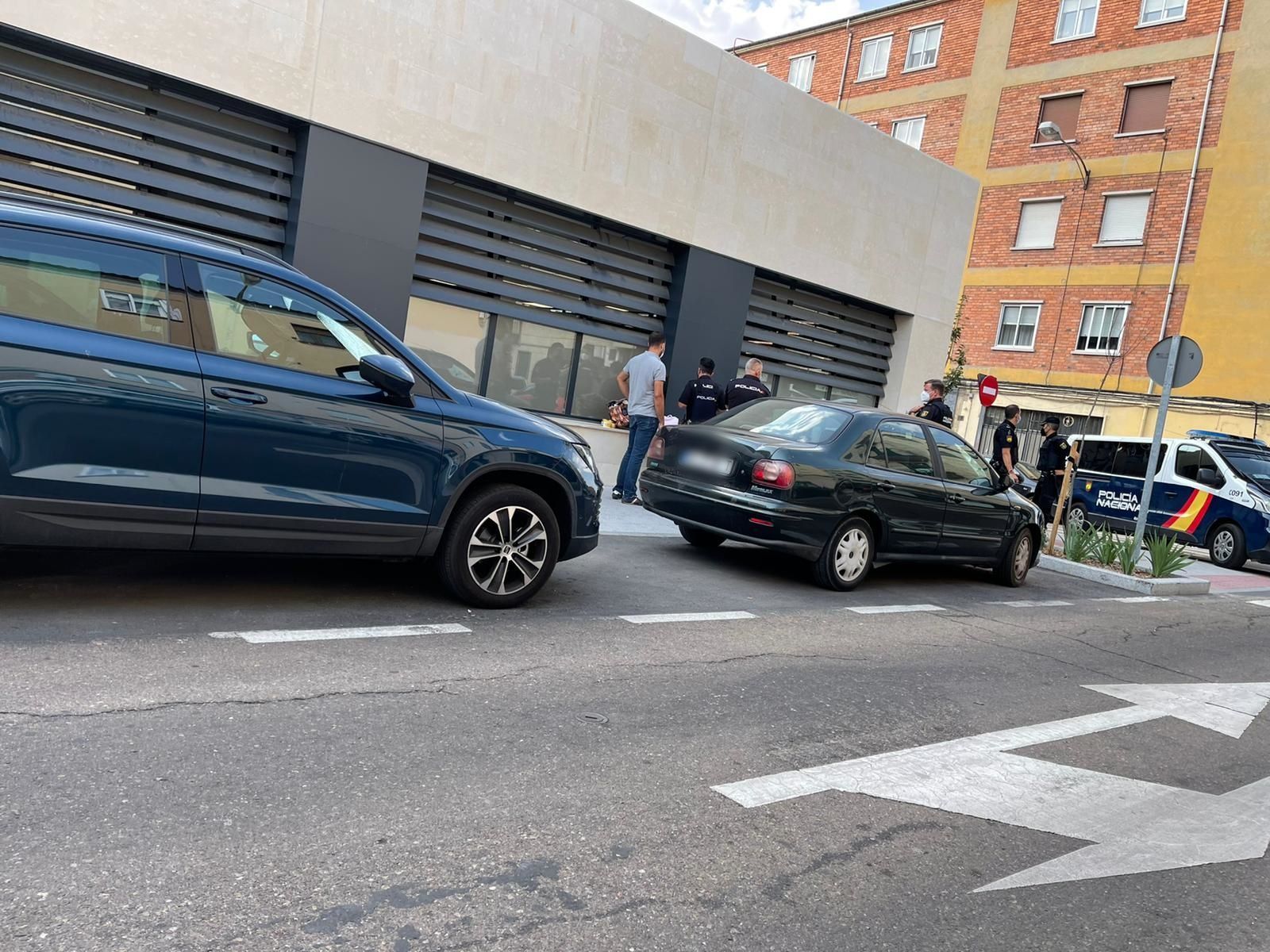 policia-nacional-en-calle-arapiles-12