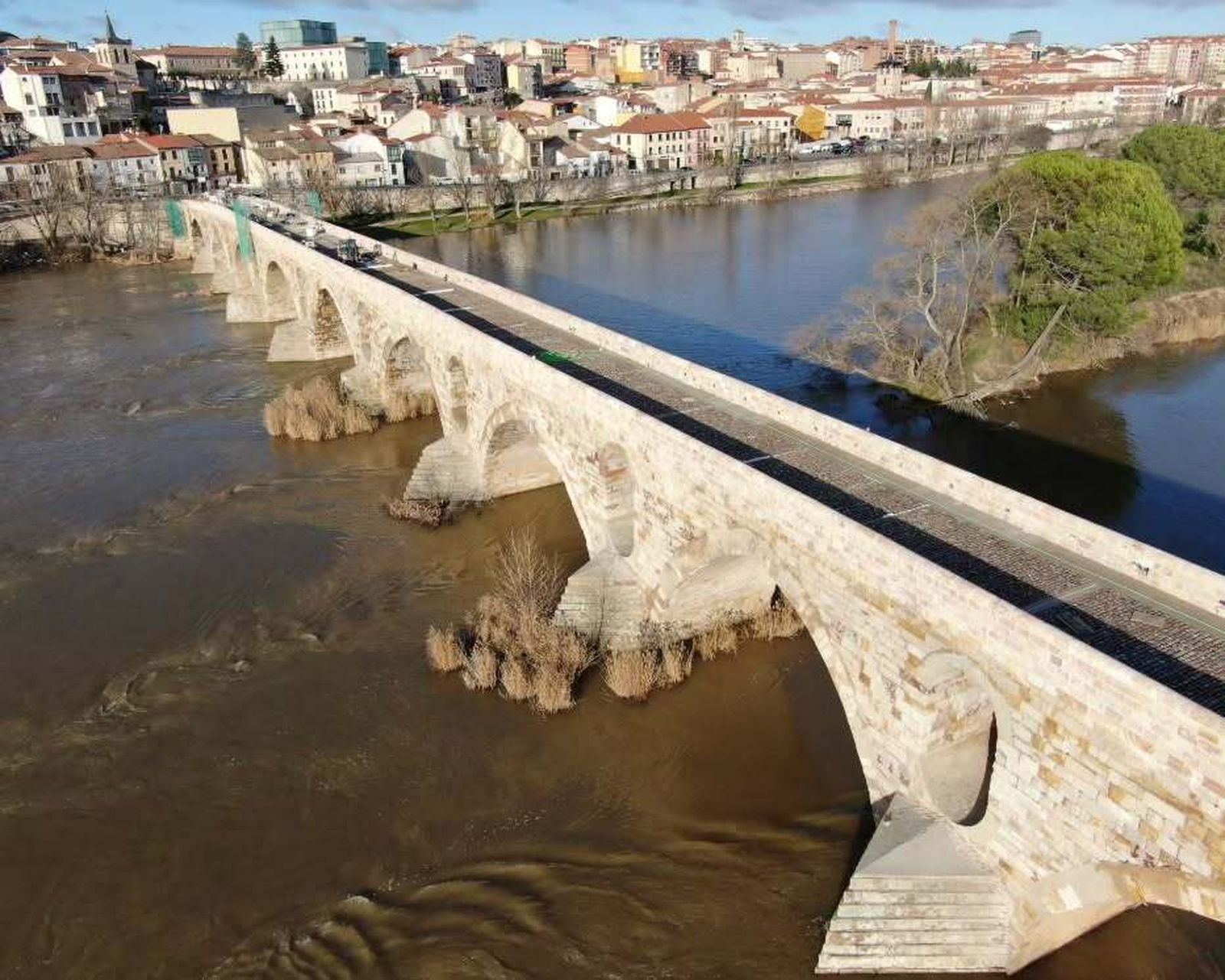 galeria-la-nueva-imagen-del-puente-de-piedra-de-zamora-a-vista-de-dron-jpg-2
