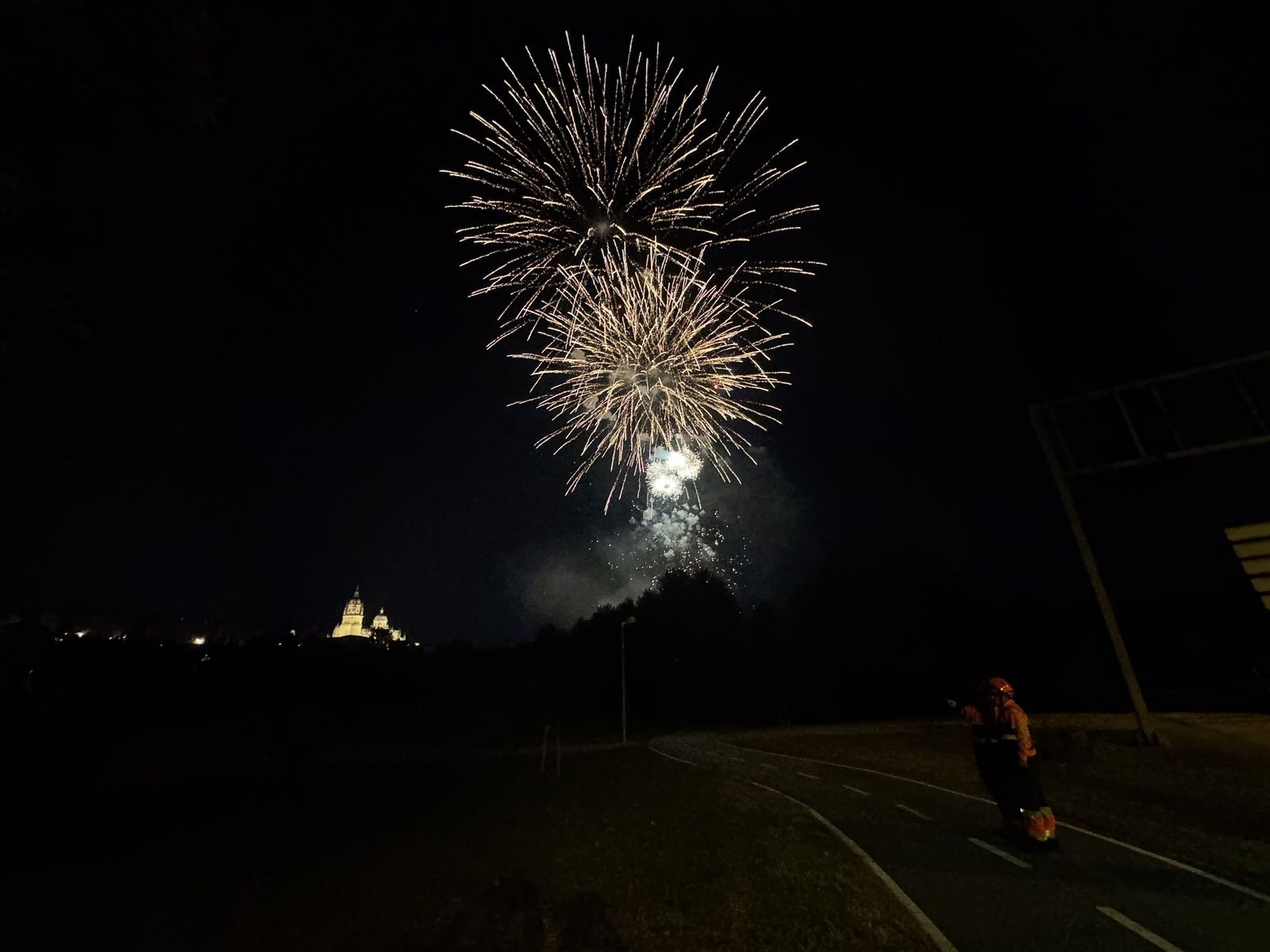 Fuegos artificiales en el entorno del Puente Romano