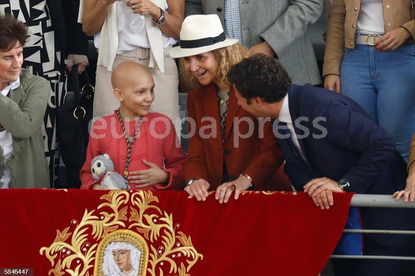 La Infanta Elena y el diestro Gonzalo Caballero se vuelcan con María La Princesa Guerrera en un evento solidario celebrado este sábado en las Rozas. Foto: EP