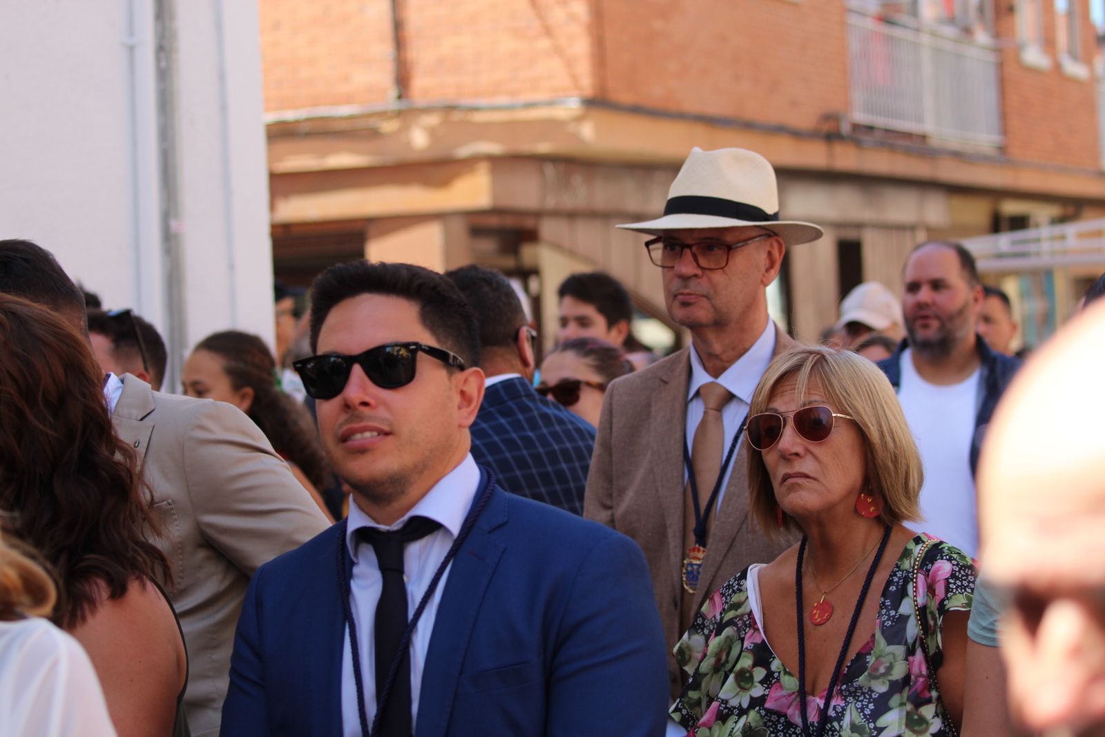 Misa solemne en honor a Santa Marta y a continuación procesión y vino español en el paseo fluvial.
