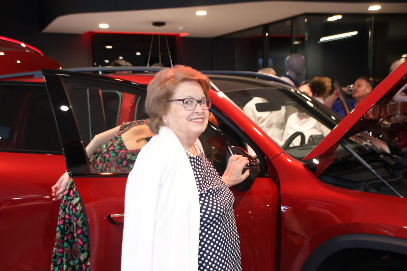 Presentación dos coches en la mercedes