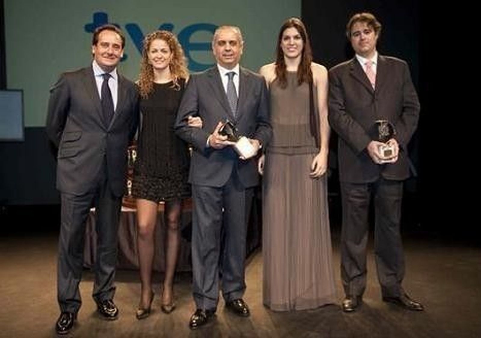 La prensa nacional premió la labor de Perfumerías Avenida