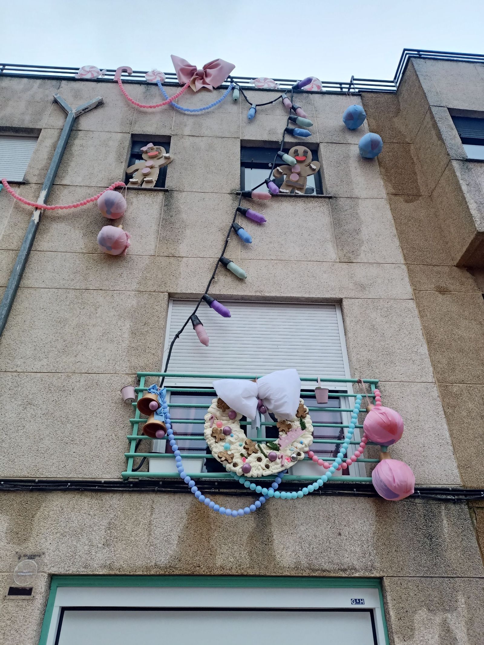 O.J.R. - Decoración navideña situado en una vivienda del camino de Miranda (2).jpg