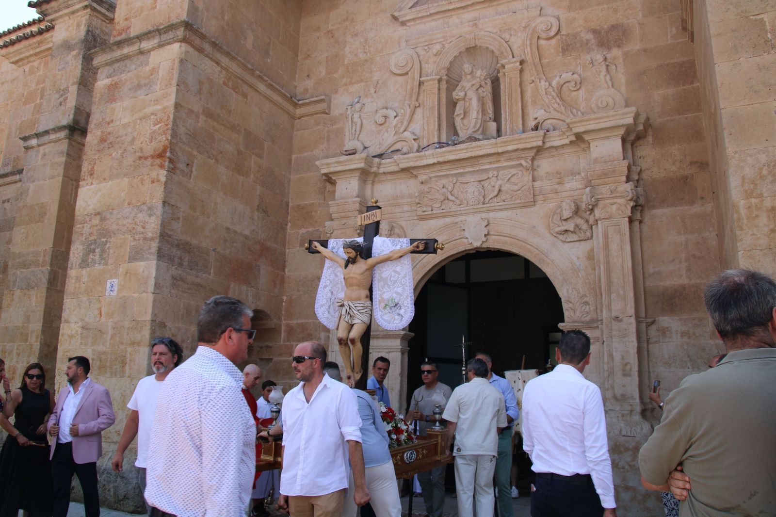 Procesión en honor al Cristo de las Batallas en Castellanos de Moriscos