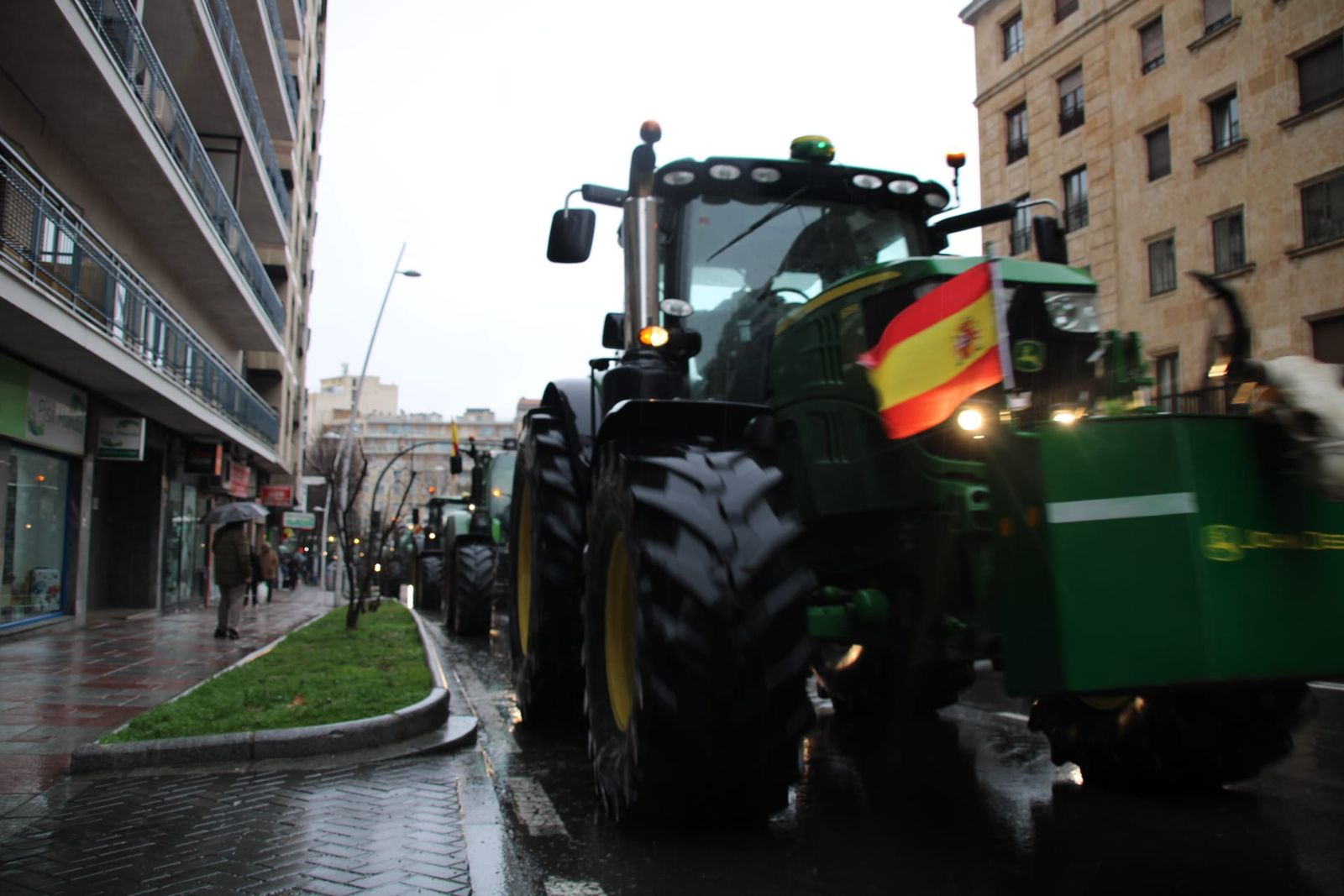 En imágenes la marcha con tractores y vehículos de campo en Salamanca en protesta contra Mercosur