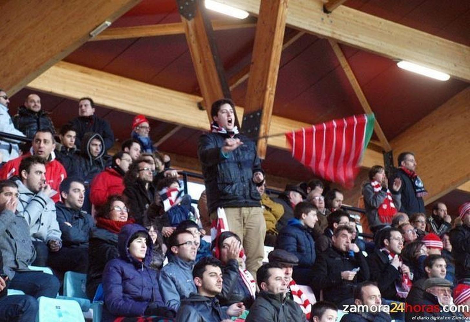 La grada disfruta con un Zamora que desplegó su mejor fútbol durante muchos minutos