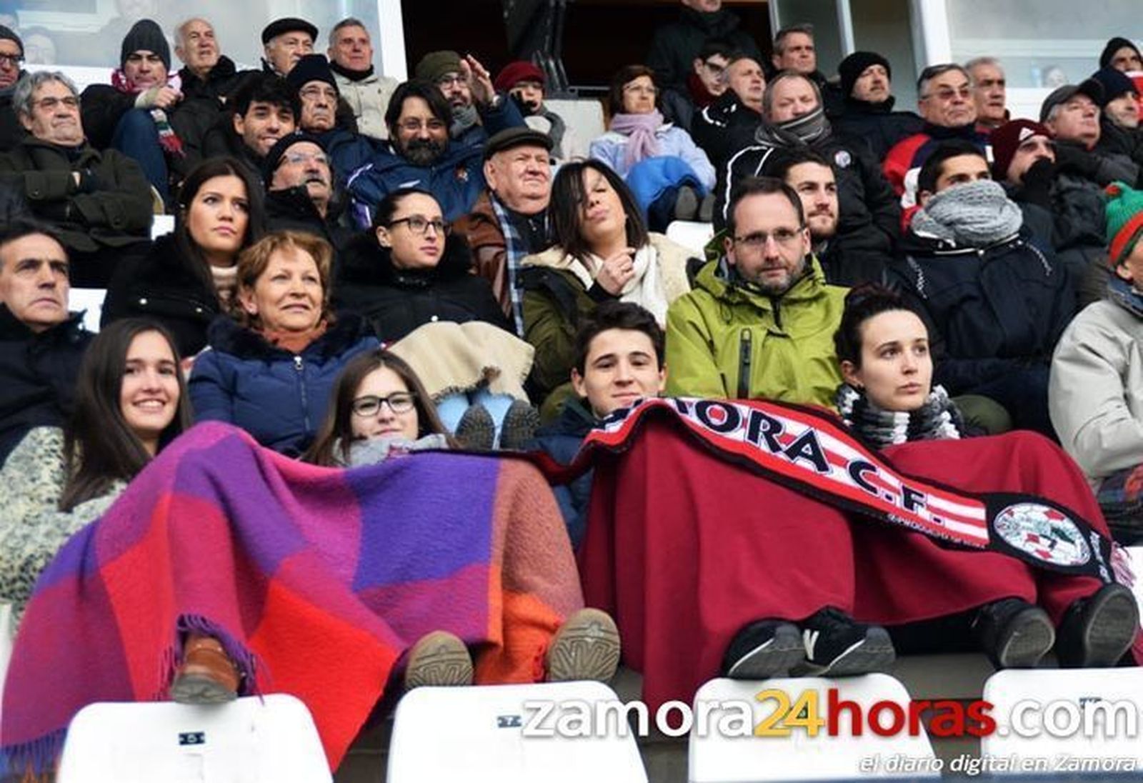 Frío y desesperación por las ocasiones falladas entre los seguidores del Zamora