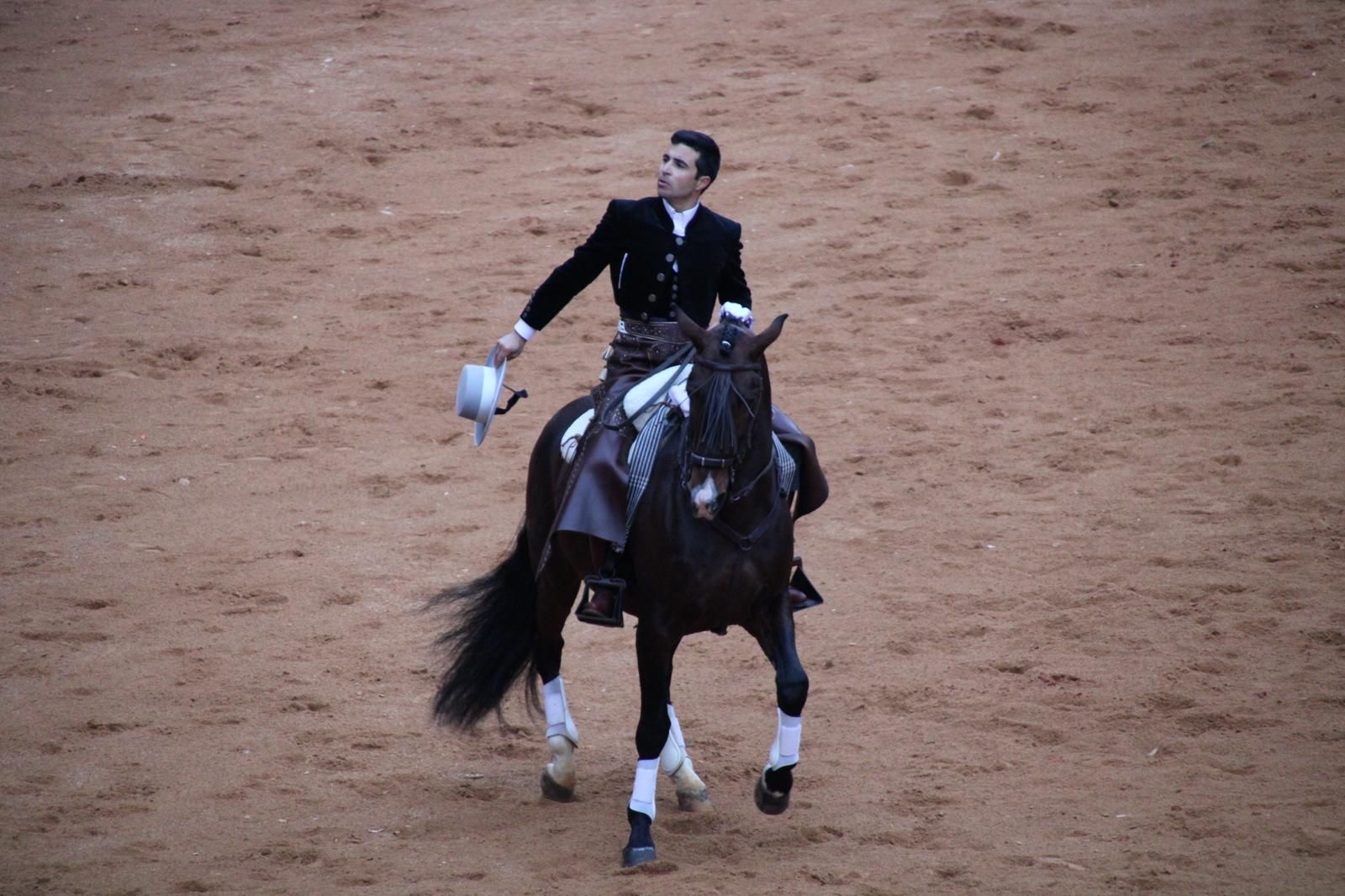 Gesta histórica: el rejoneador Víctor Herrero rememora tiempos pasados en el Carnaval del Toro de Ciudad Rodrigo. Fotos Salamanca24horas