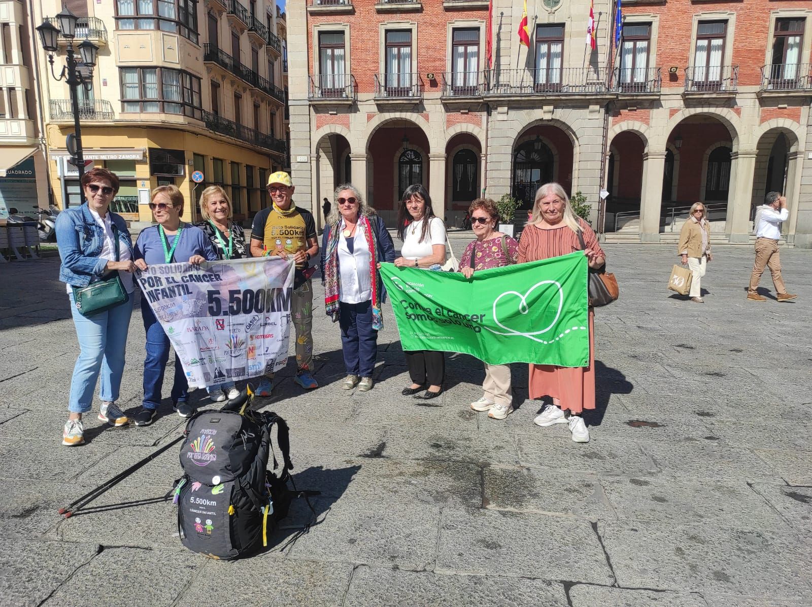 El caminante de las sonrisas  José Antonio Nieto llega a Zamora tras 133 días recorriendo España por el cáncer infantil