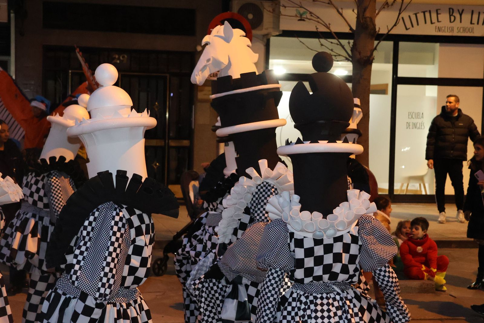 GALERÍA | Segundo desfile, mismo entusiasmo: Zamora se vuelve a disfrazar de Carnaval