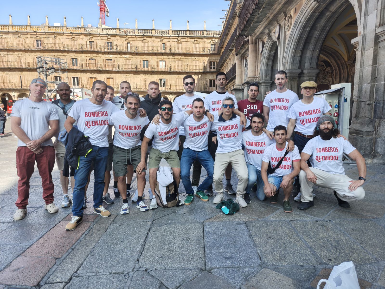 Bomberos en el pleno del Ayuntamiento