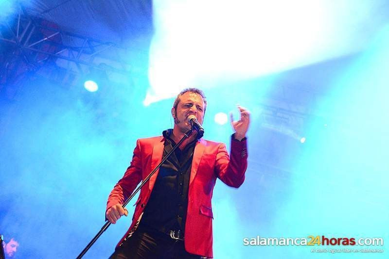 M-Clan abre la programación musical en una abarrotada Plaza Mayor M-Clan abre la programación musical en una abarrotada Plaza Mayor