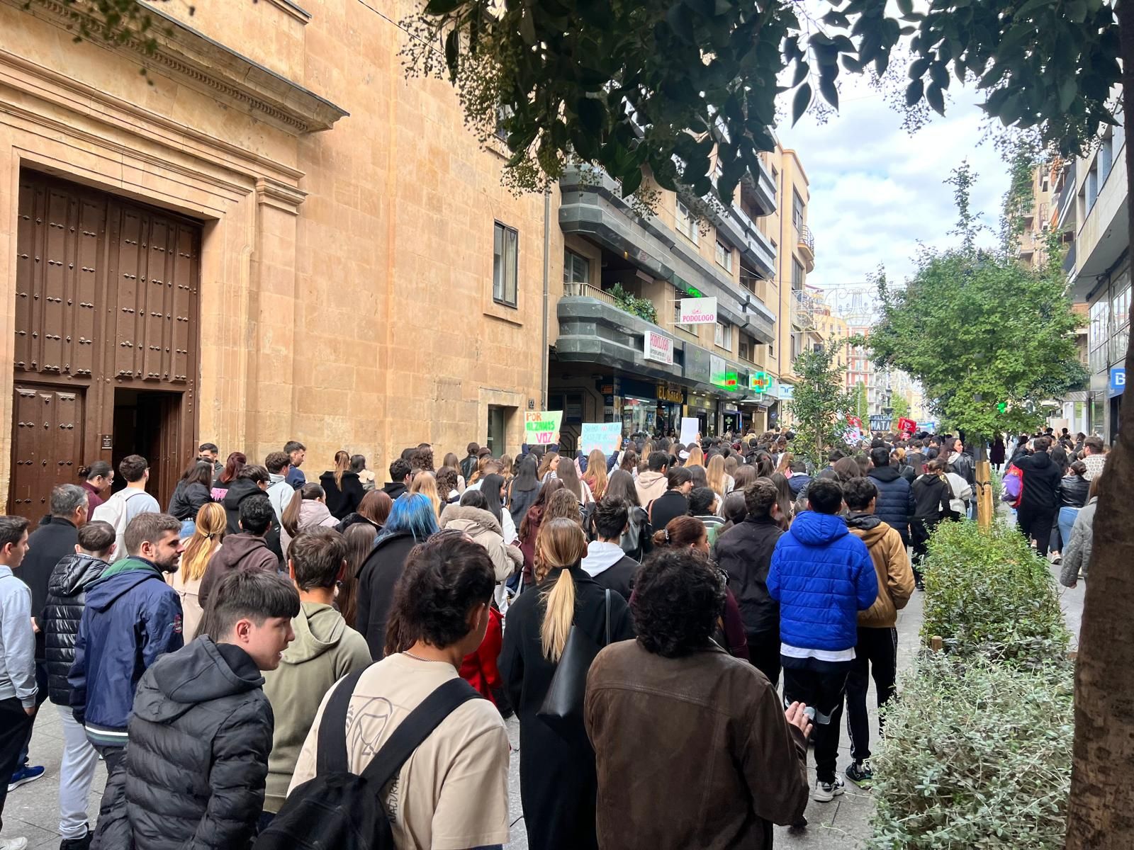 El Sindicato de Estudiantes de Salamanca reune a más de cien personas para poner "freno" al acoso escolar