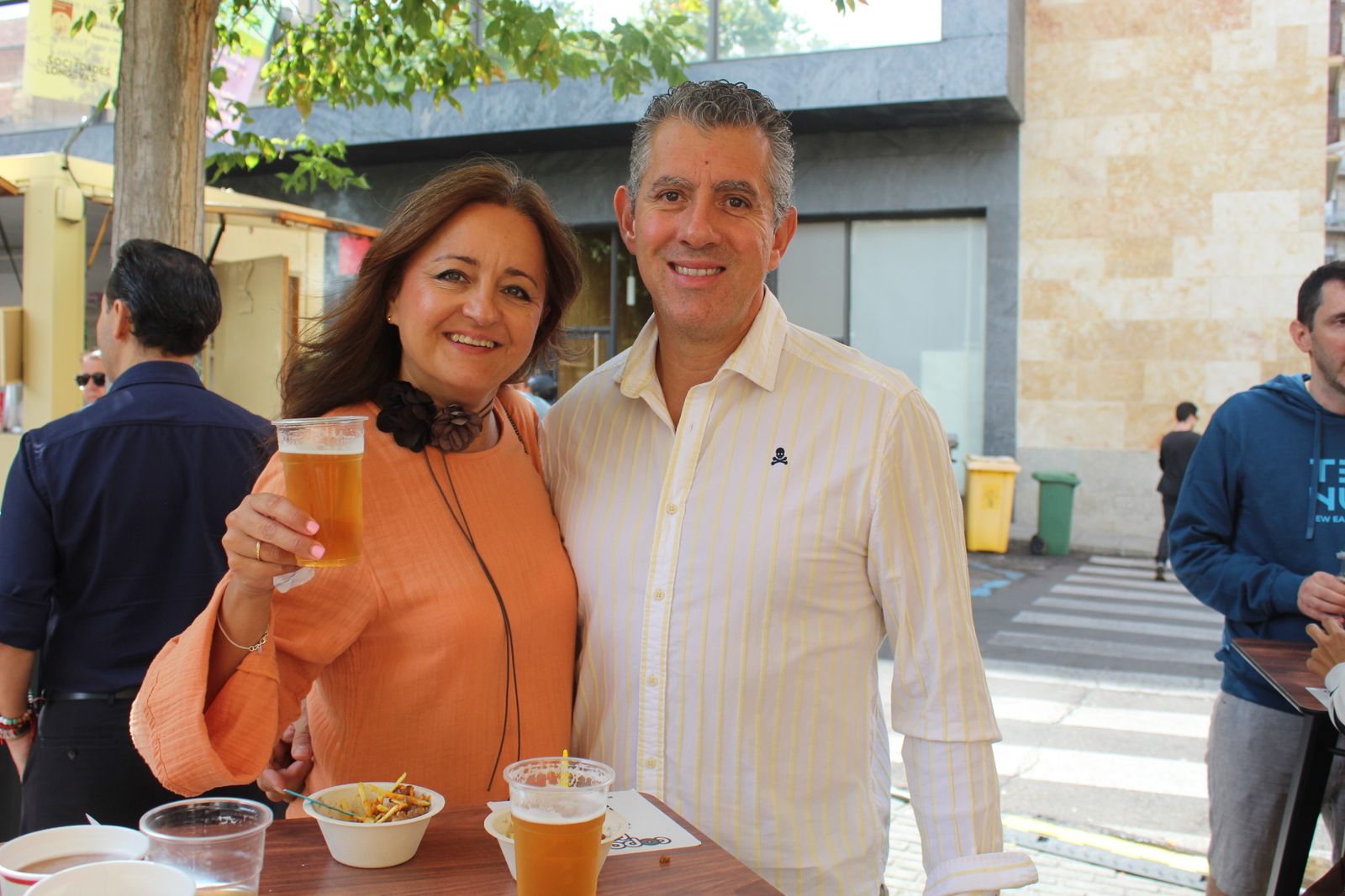 Ambiente en la Feria de Día en el mediodía de este domingo